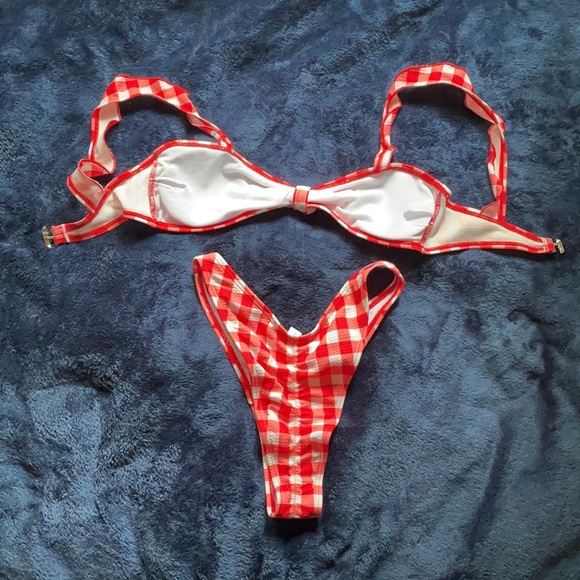 ed and White Bikini - Picture 2 of 3